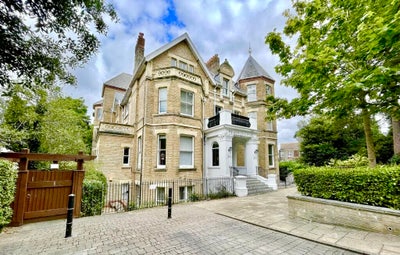 Large Double Room in Elegant Edwardian Home Main Photo