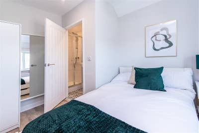 *** Zero Deposit Option Available *** En-Suite *** Main Photo