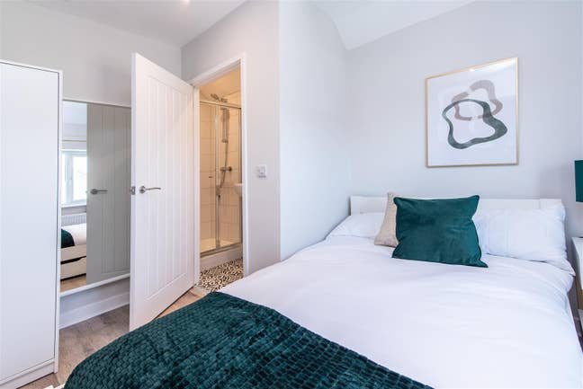 *** Zero Deposit Option Available *** En-Suite *** Main Photo