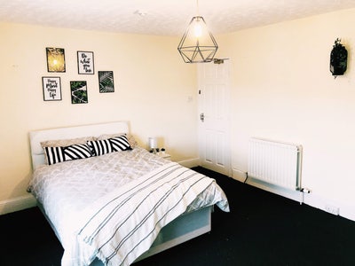 Large Double Room  Main Photo