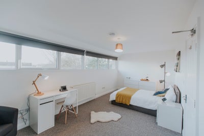 Fabulous Room with Own Bathroom Main Photo