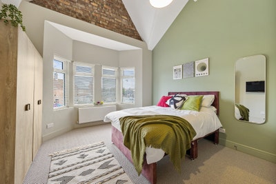 1 Stunning, En Suite Room in L13! Ready 17/09/26! Main Photo