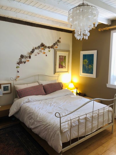 Spacious room in family home Main Photo
