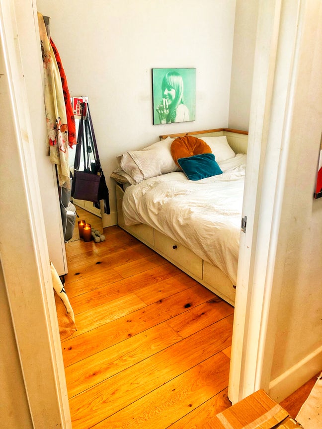 Double room in bright Stokey flat Main Photo