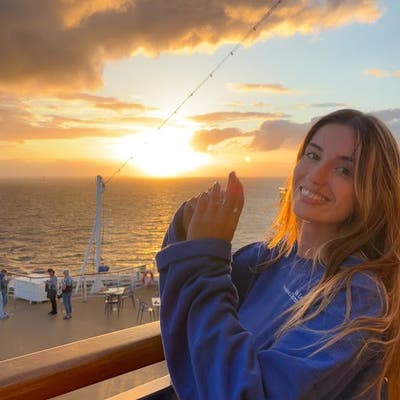 Professional Female seeks a single or double room Main Photo