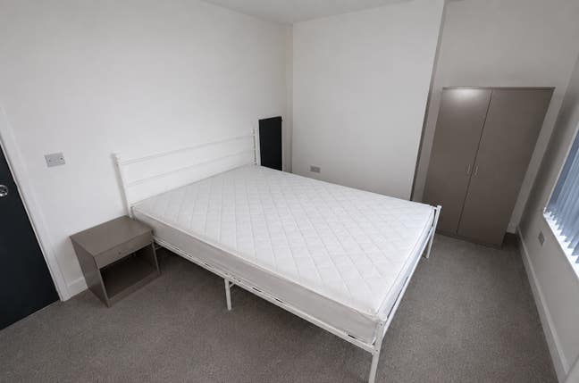 Double Room in Dudley Town Centre Main Photo