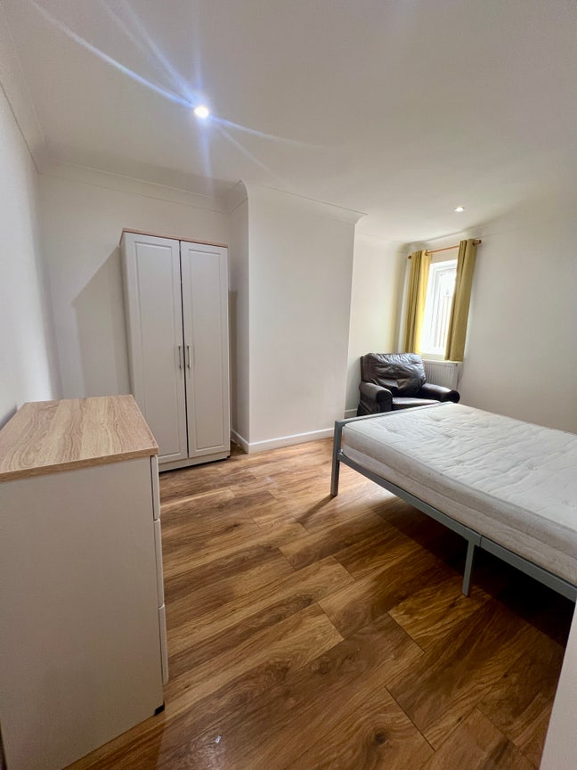 Very Large Double in Professional Shared Home Main Photo