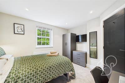 Luxury Spacious Double Bedroom with En-Suite Main Photo
