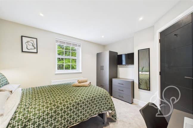 Luxury Spacious Double Bedroom with En-Suite Main Photo