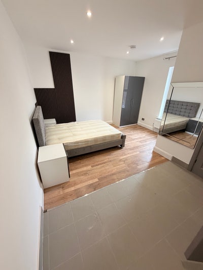 Self contained studio Main Photo