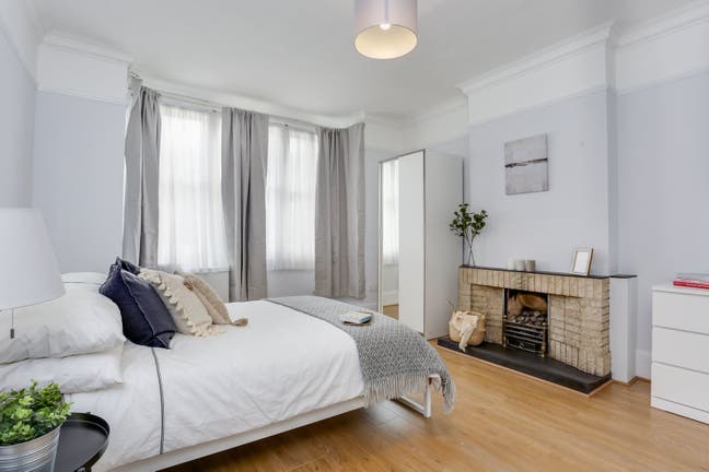 Three Rooms in a Boston Manor Houseshare Main Photo