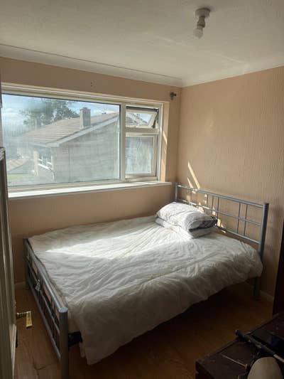 1 King size &1 Double Rooms – RM12 4BA Main Photo