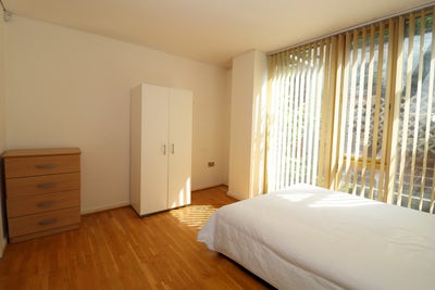 3 Empty Rooms in 1 Flat - Clean and Tidy  Main Photo