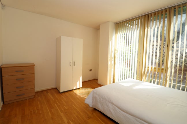 3 Empty Rooms in 1 Flat - Clean and Tidy  Main Photo