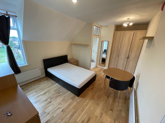 Studio in Norwood, 1 stop to London Bridge  12 Min Main Photo