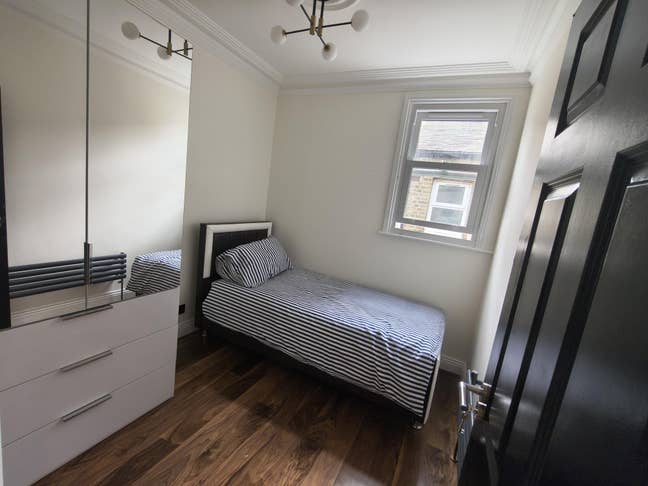 Single room in newly refurbished flat Main Photo