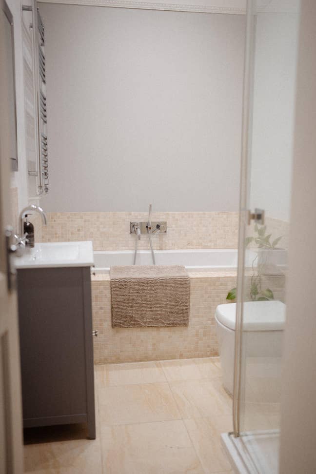 Modern studio annex with patio and own entrance  Main Photo