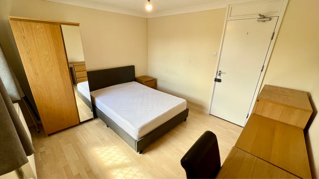 New! Double En-Suite Room - MK6  Main Photo