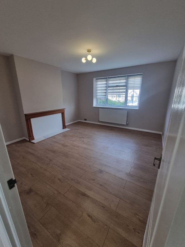 Refurbished 2 bedroom Flat in Enfield EN3 Main Photo