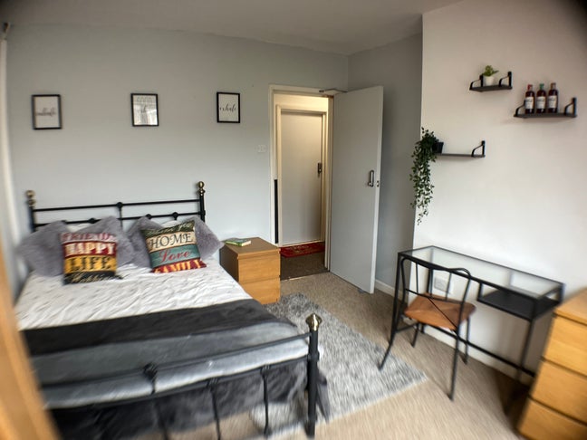 Double room in friendly house share. Main Photo