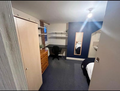 *No Deposit is required* 2 mins walk to university Main Photo