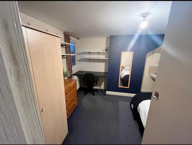 *No Deposit is required* 2 mins walk to university Main Photo