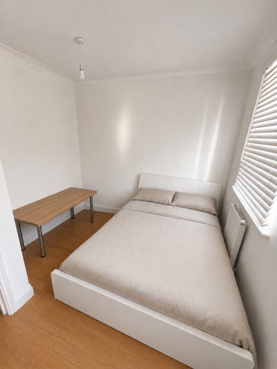 Double Bedroom  Main Photo