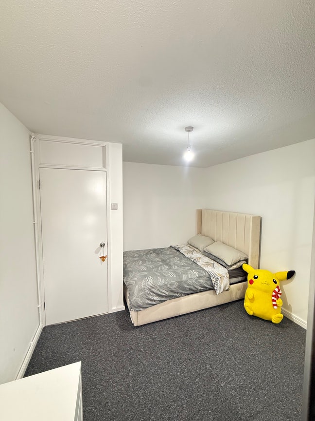 One double bed room for rent ! Near Canary Wharf Main Photo