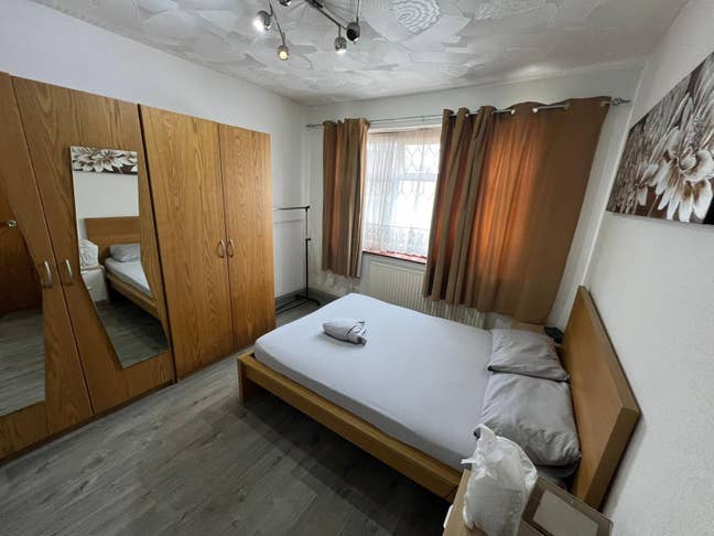 2 Bedroom Flat - Ilford - Asap Main Photo