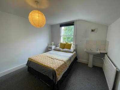 Spacious Double | Near Clapham Common Main Photo