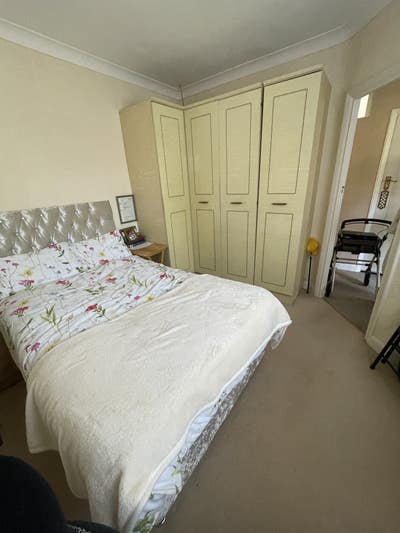 Low cost accommodation in Cockfosters Herts, EN4 Main Photo