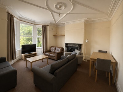 Large 6 Bed Student House in Heaton Main Photo