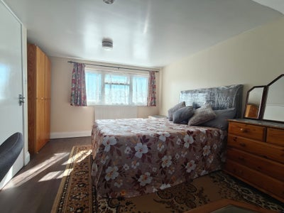 Large Room To Let in Cranford Main Photo