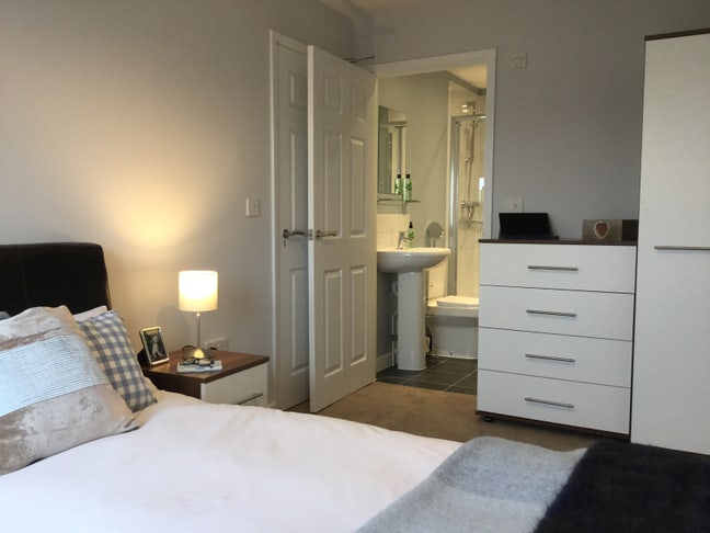 Service, Style and Sophisticated Living! Main Photo