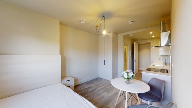 Refurbished Studio apartment available! Main Photo