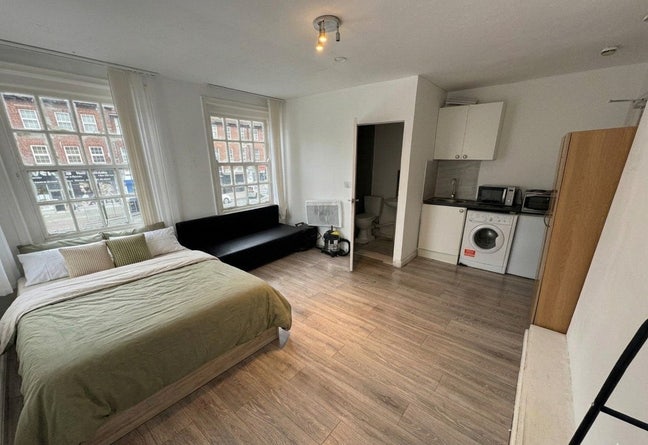 Furnished studio Flat in Edgware (HA8) Main Photo
