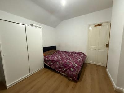 🌟Affordable Spacious Double Room Available In SL1 Main Photo