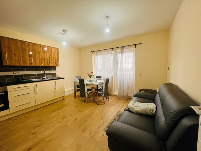 2 Bed Flat With Balcony Near Wembley Central St. Main Photo