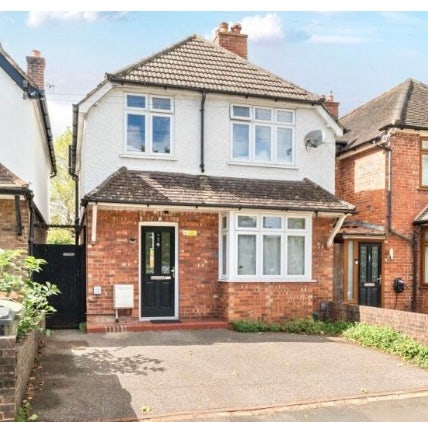 2 bedrooms available Guildford town centre Main Photo