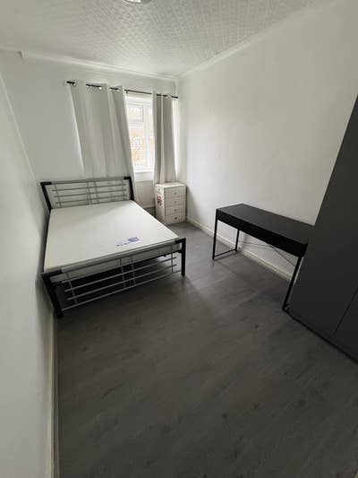 Spacious Double Rooms in E1 | Excellent Transport  Main Photo