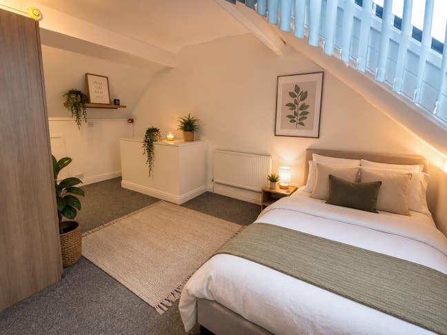 🏡 Spacious Attic Room with Private En-Suite – Tow Main Photo