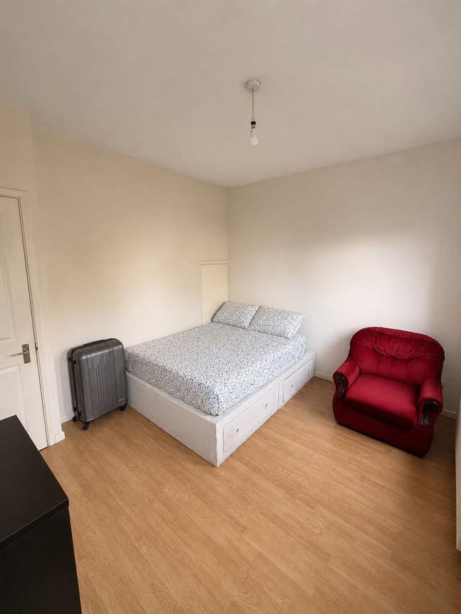 Room available Main Photo