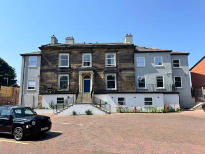 One bed apartment in newly refubished period house Main Photo