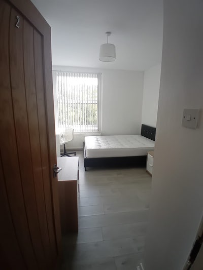 55 peel street 3 bed flat 1 room left Main Photo