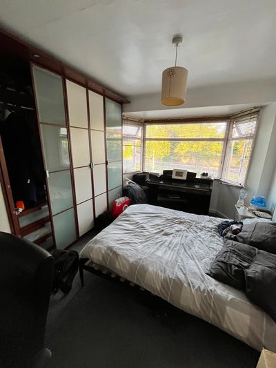 Double Room available in 3-bed semi Golders Green Main Photo
