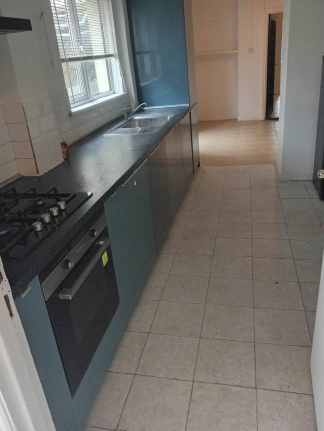 Spacious 6 bedroom house to rent on North road Main Photo