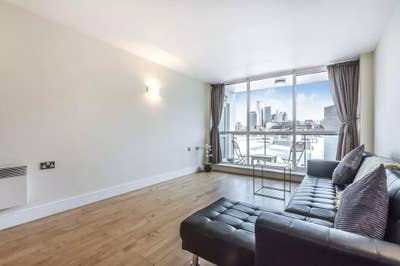 Buddy Up for a Stunning Bermondsey Street Flat!  Main Photo