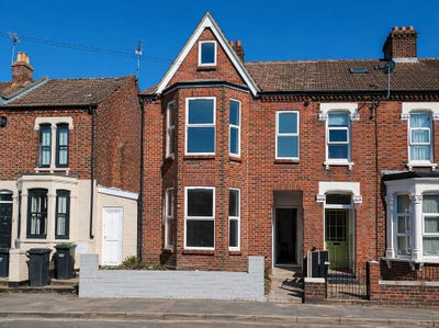 Double room to rent in Avenue Road Main Photo