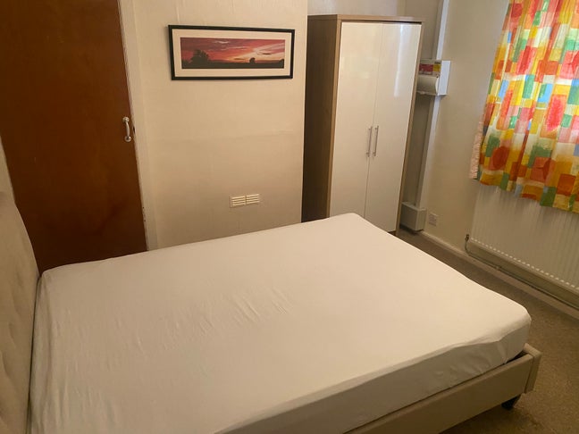 Room for rent Main Photo