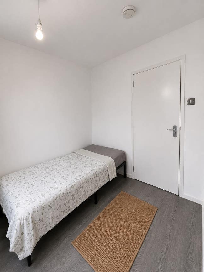  Double Room in Canary Wharf only &pound;750 ! Main Photo